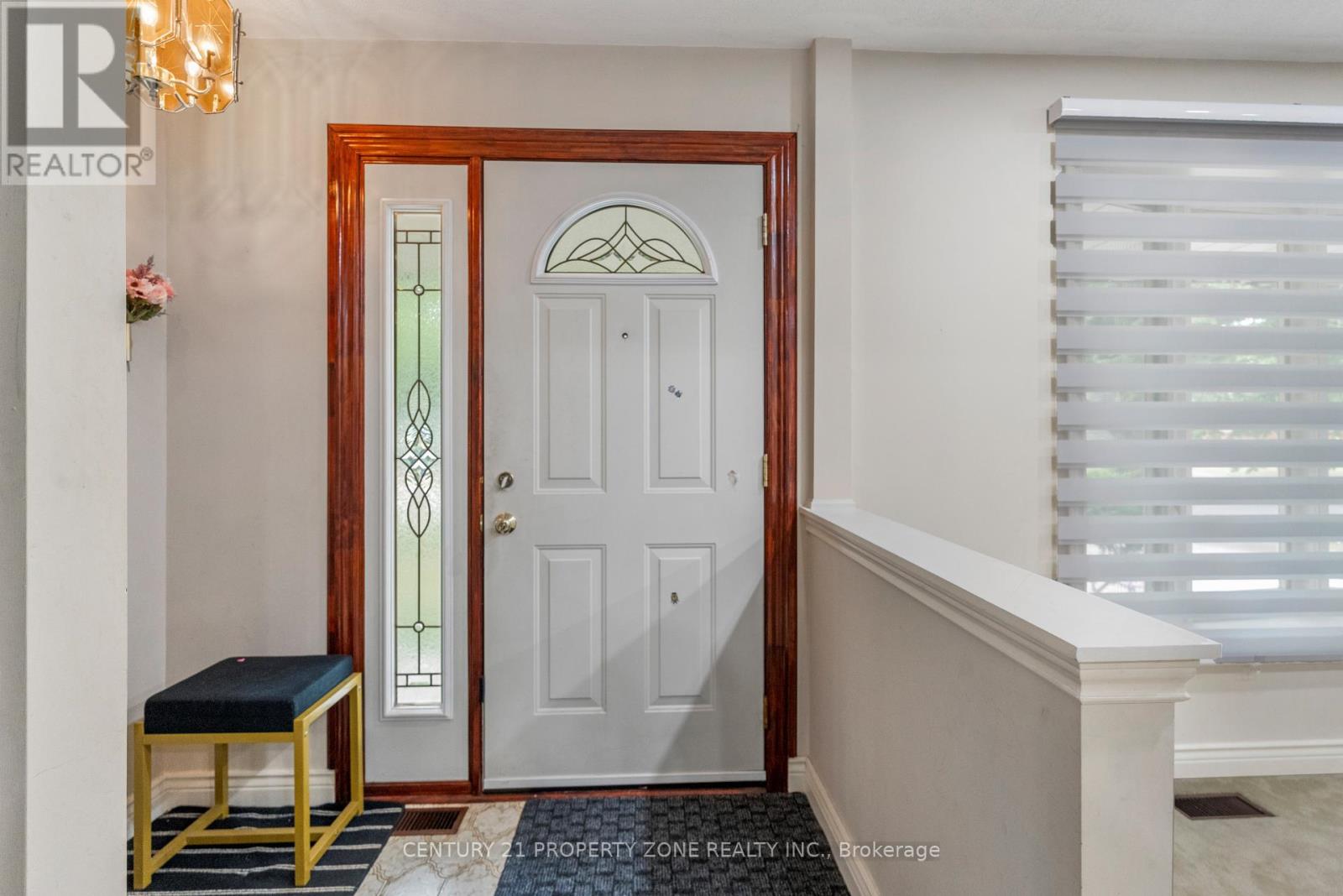37 LAURENTIAN DRIVE S - 4