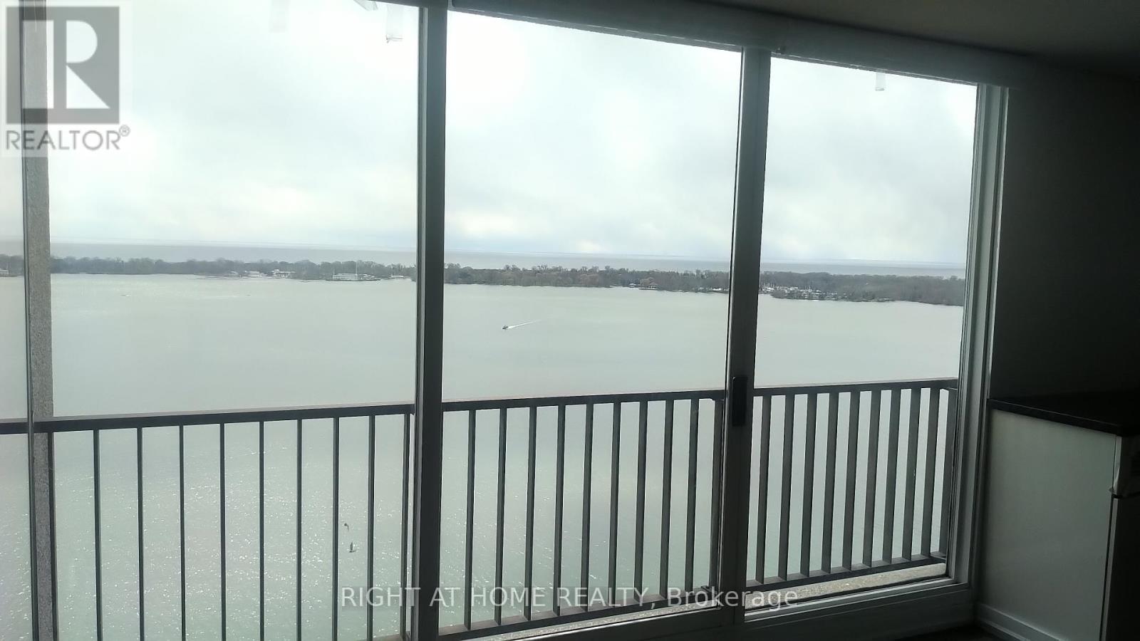 #2803 33 HARBOUR SQUARE - 17