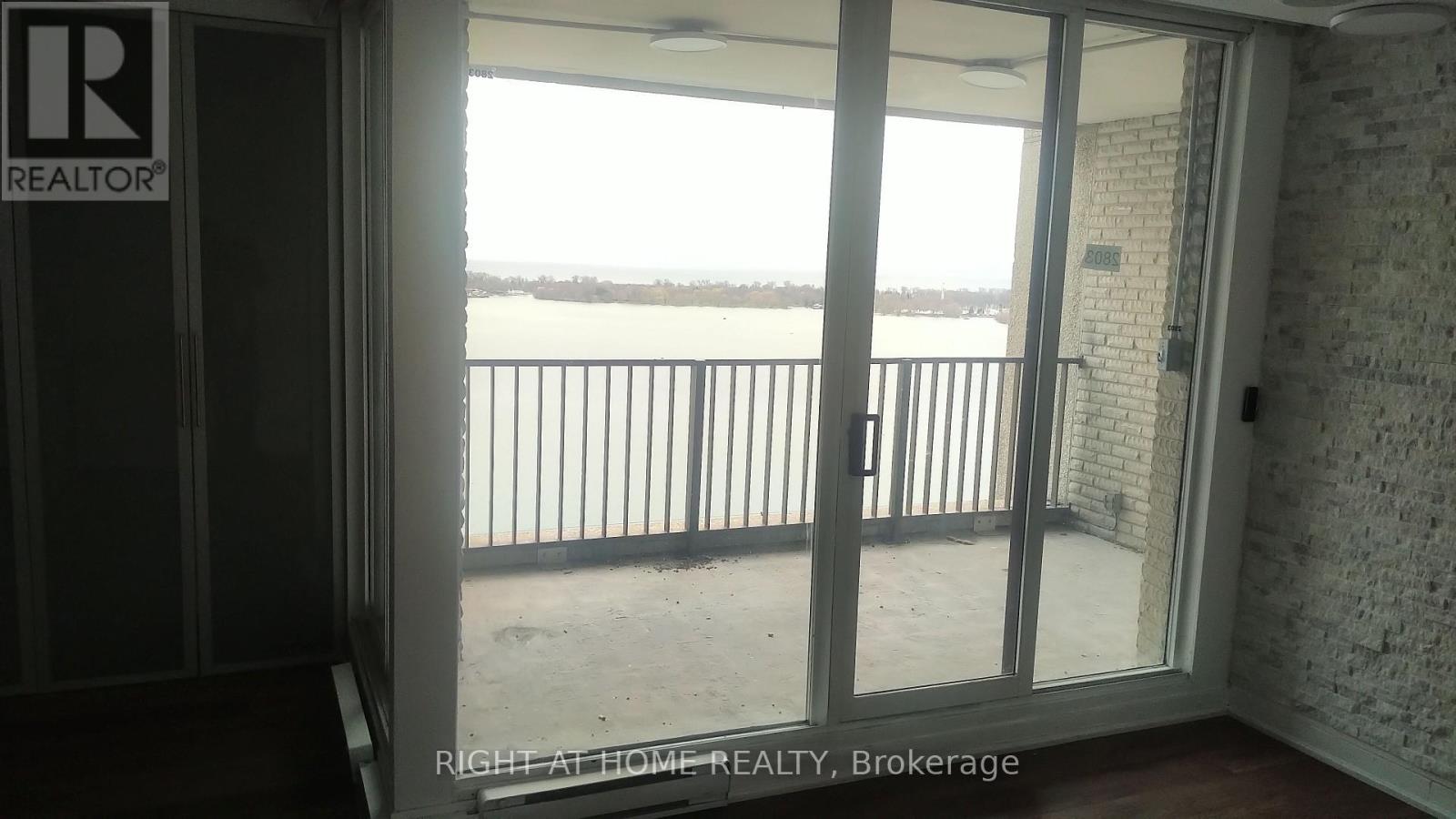 #2803 33 HARBOUR SQUARE - 18