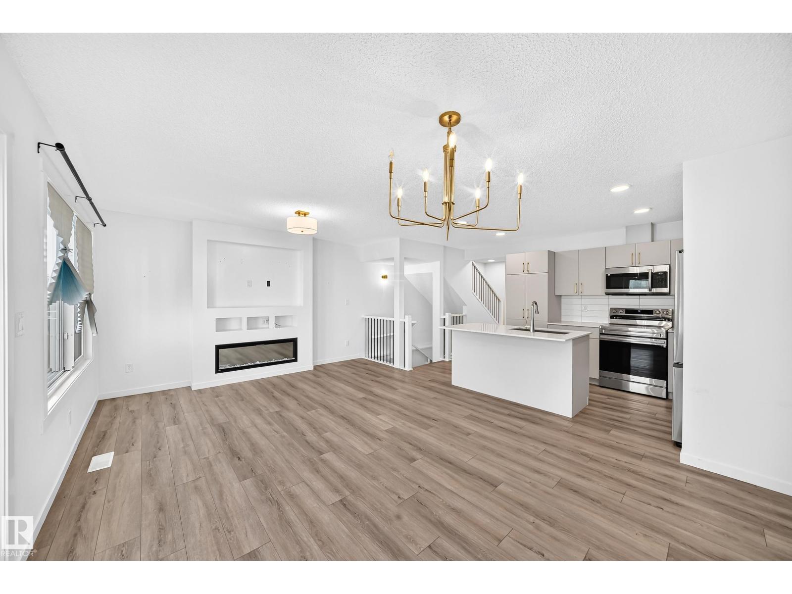 #4 905 172 ST SW - 11