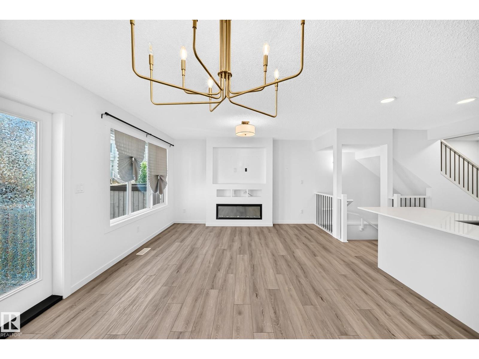 #4 905 172 ST SW - 12