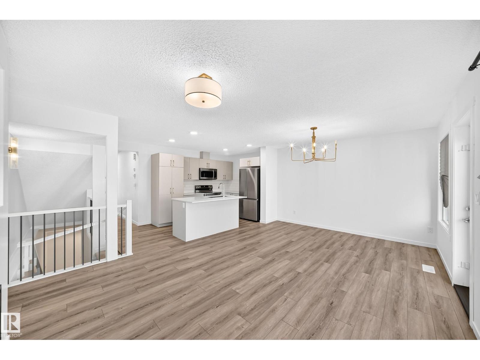 #4 905 172 ST SW - 15