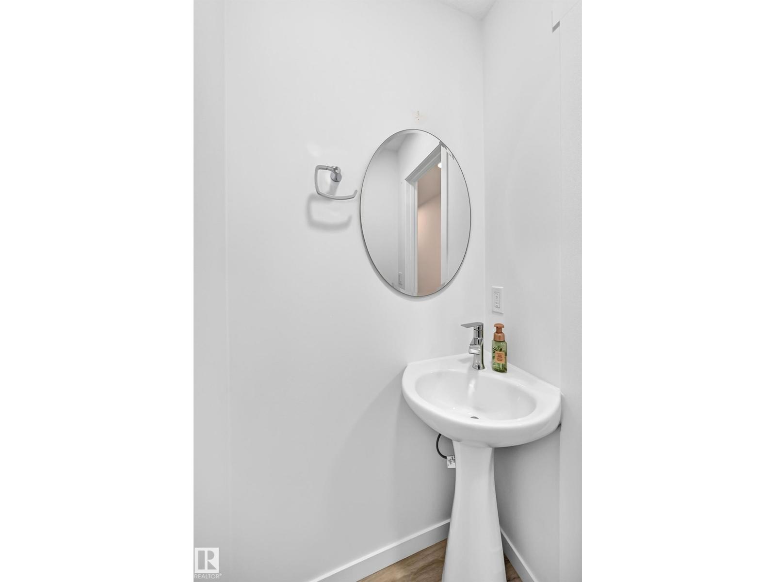 #4 905 172 ST SW - 17