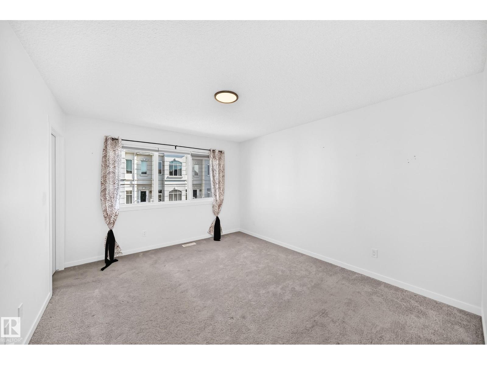 #4 905 172 ST SW - 18