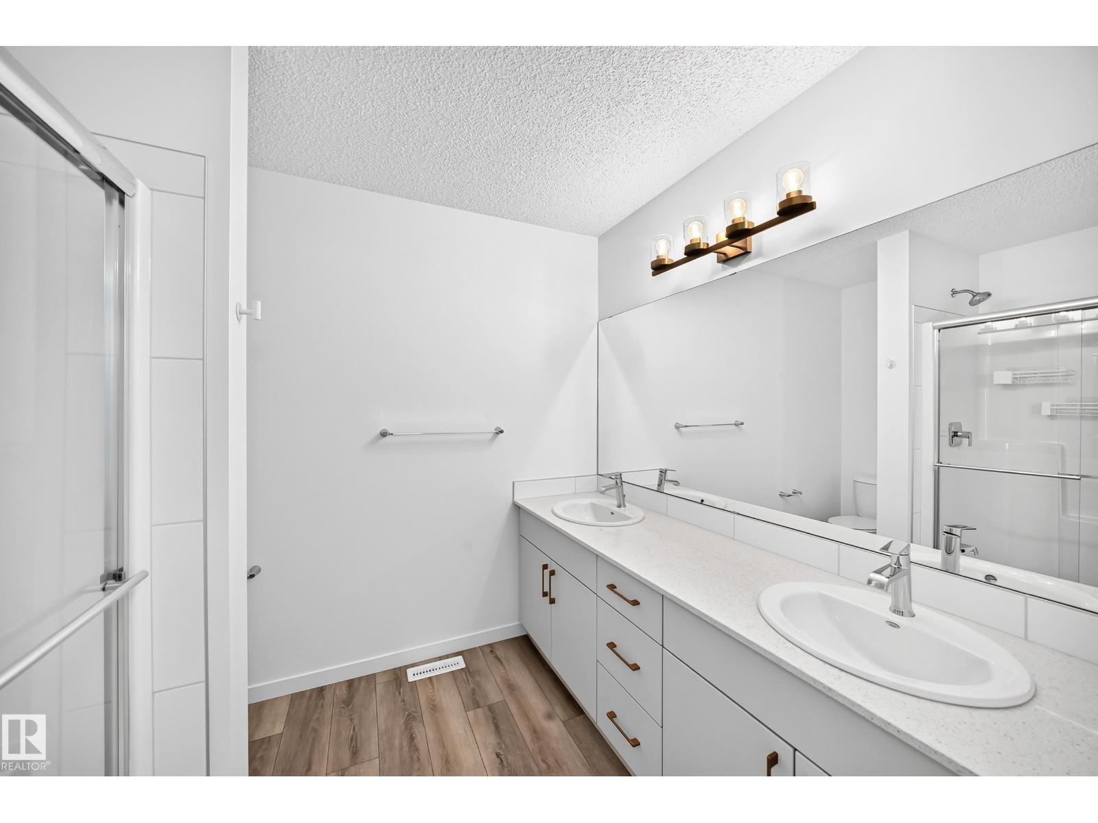 #4 905 172 ST SW - 22