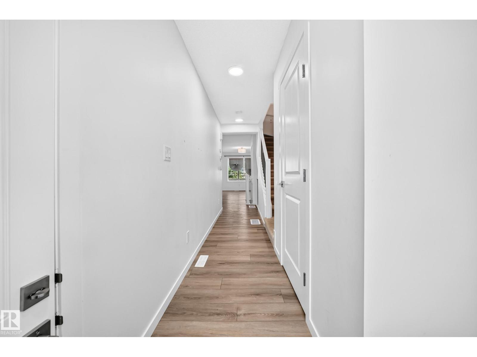#4 905 172 ST SW - 3