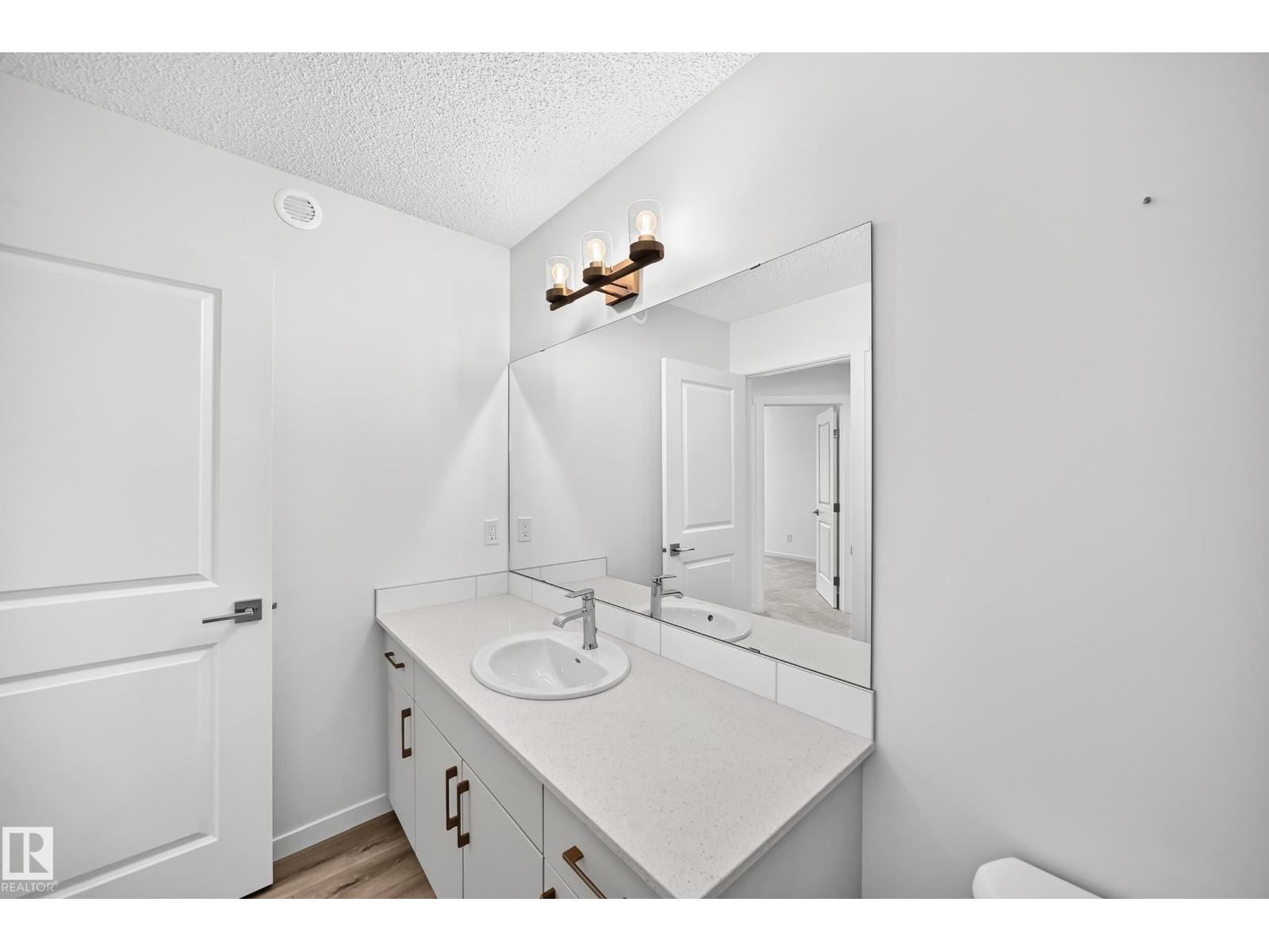#4 905 172 ST SW - 32