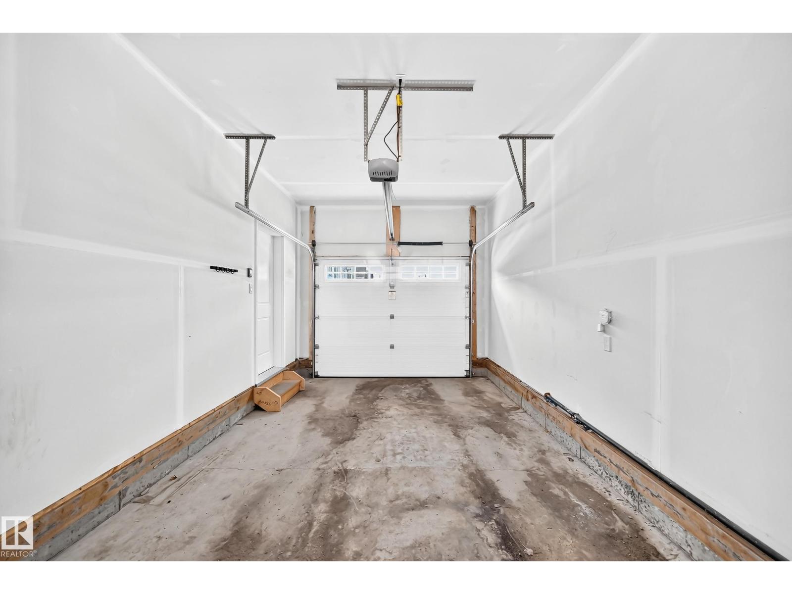 #4 905 172 ST SW - 38