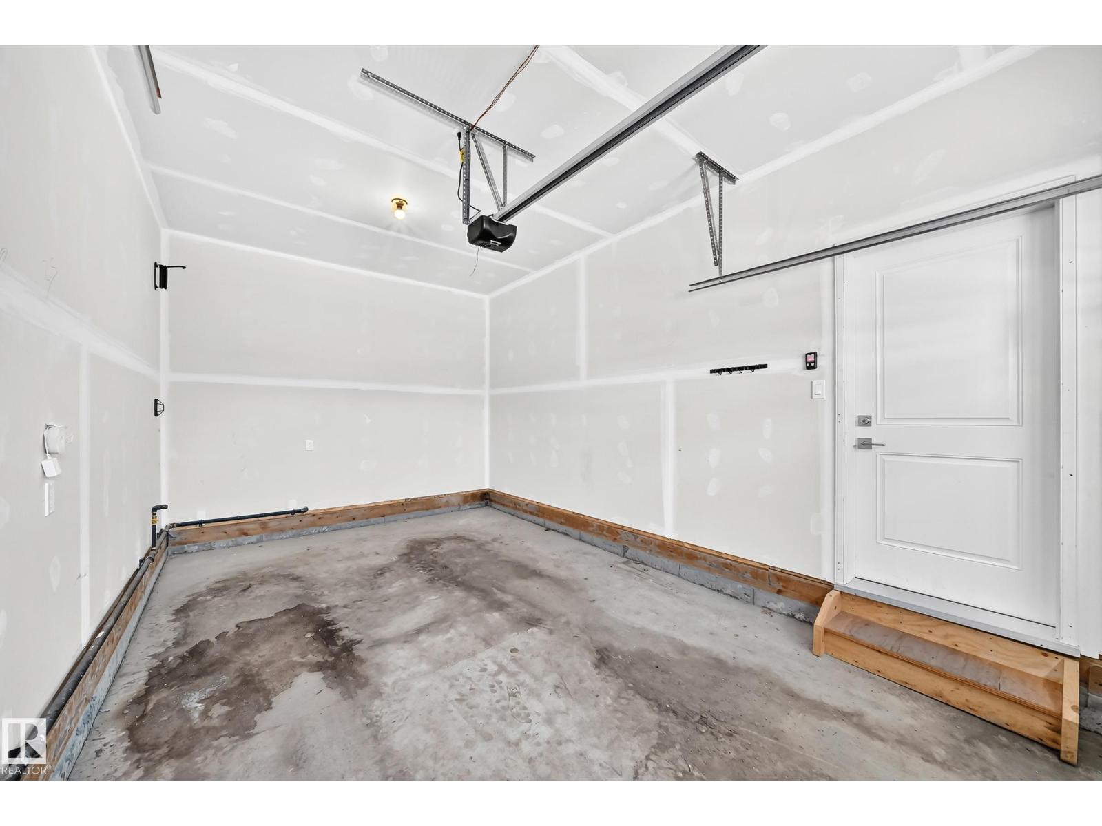 #4 905 172 ST SW - 39