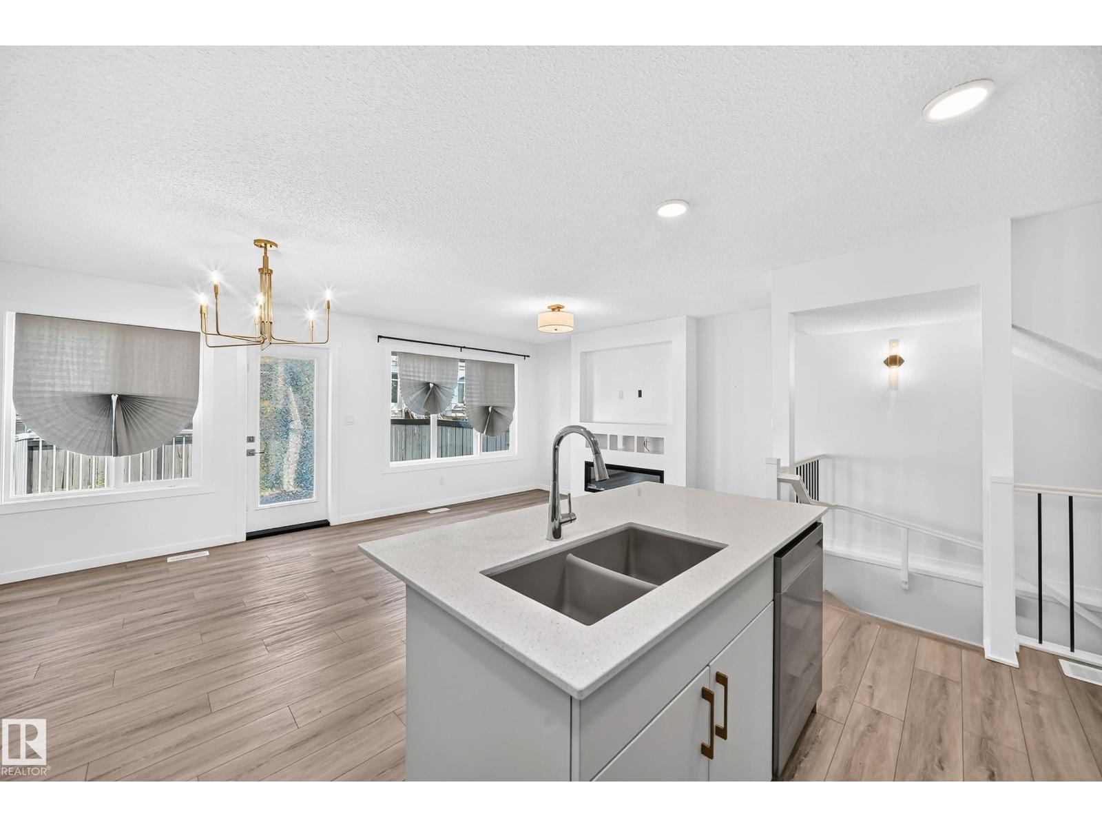 #4 905 172 ST SW - 6