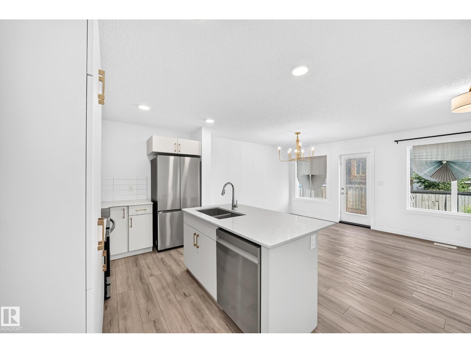 #4 905 172 ST SW - 8