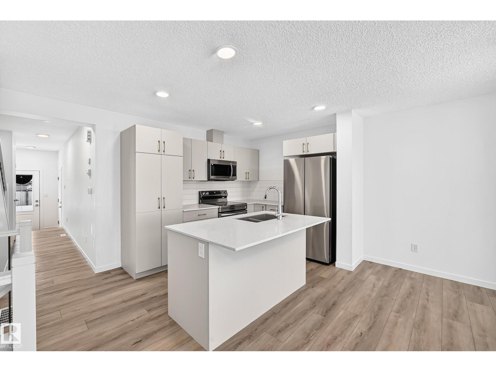#4 905 172 ST SW - 9