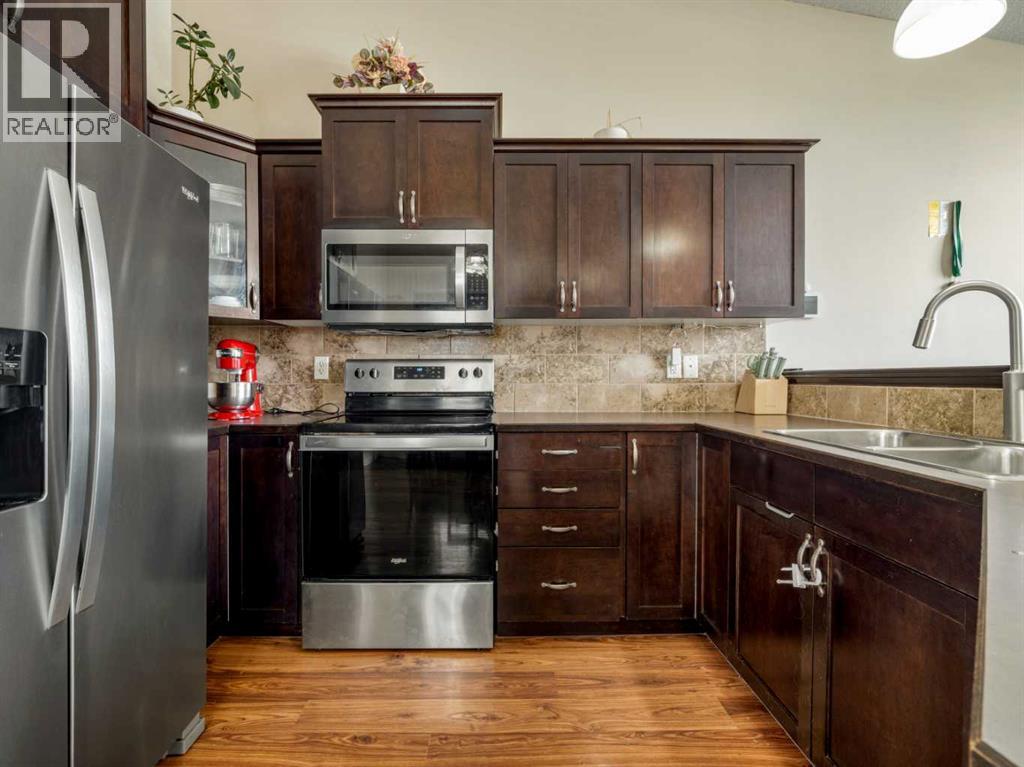 554 Margaret Sutherland Crescent N - 10
