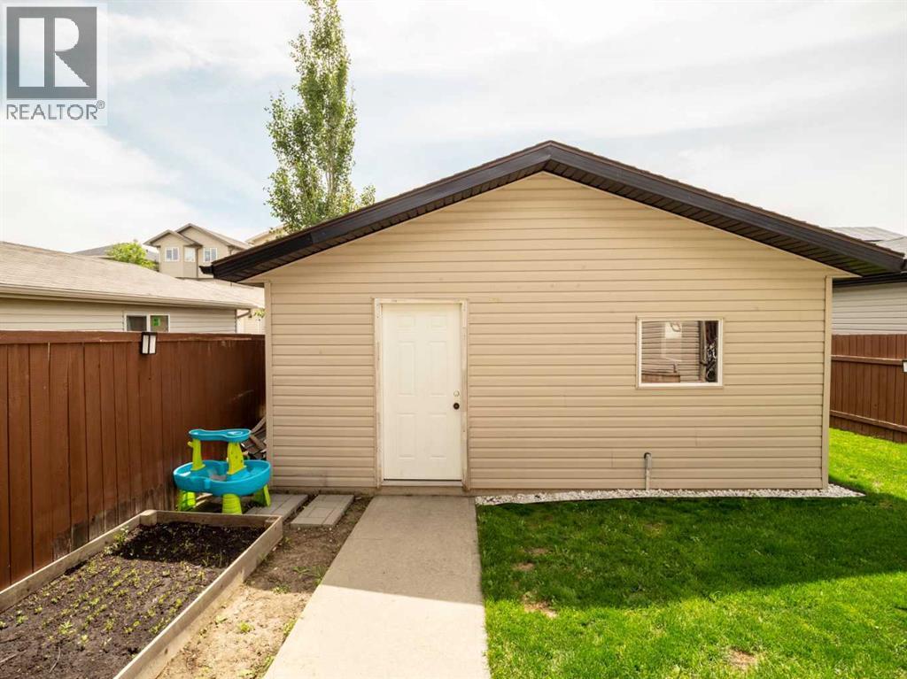 554 Margaret Sutherland Crescent N - 33