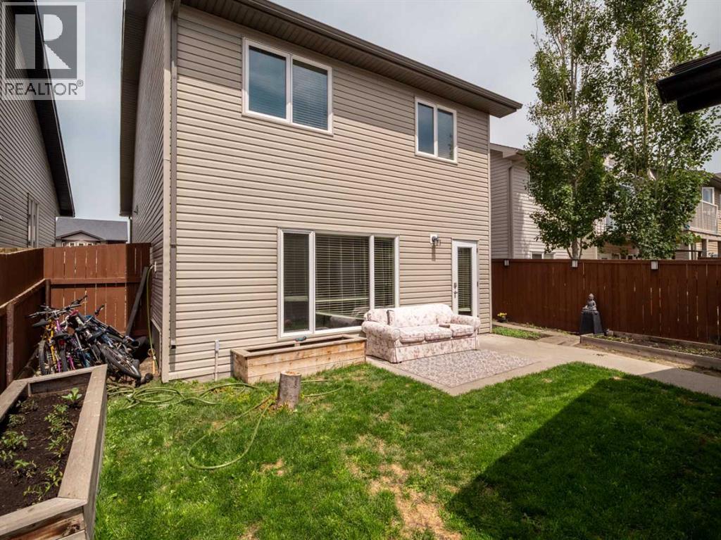 554 Margaret Sutherland Crescent N - 32