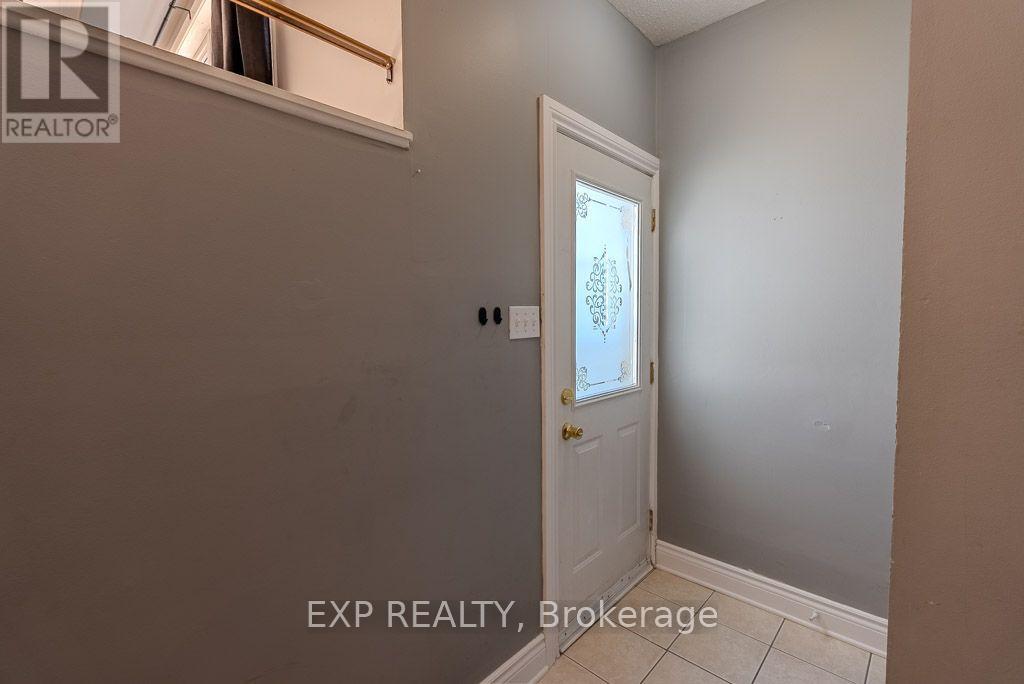 3 Bed, 2 Bath House for Rent in Ottawa – #C – 37 FORESTER CRESCENT, Ottawa – MLS# X13580314 - Image 21