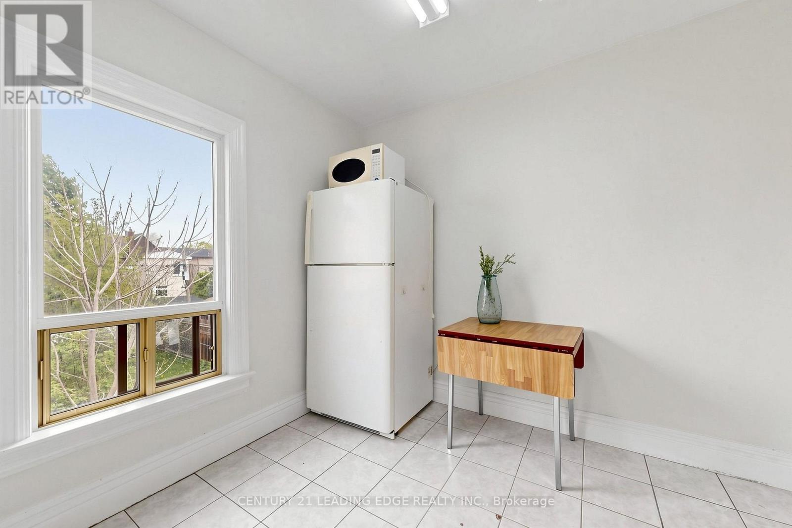 1132 DUFFERIN STREET - 11