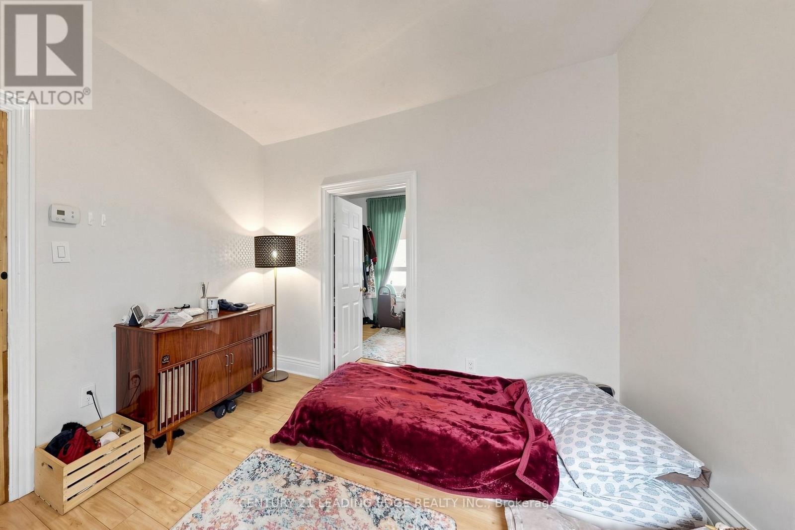 1132 DUFFERIN STREET - 23