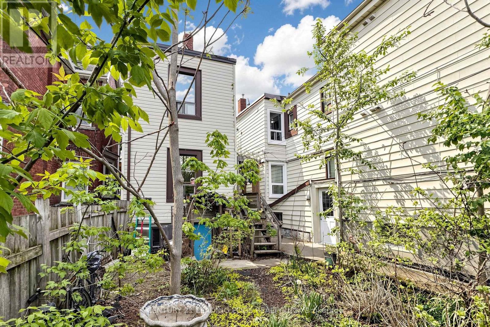 1132 DUFFERIN STREET - 32