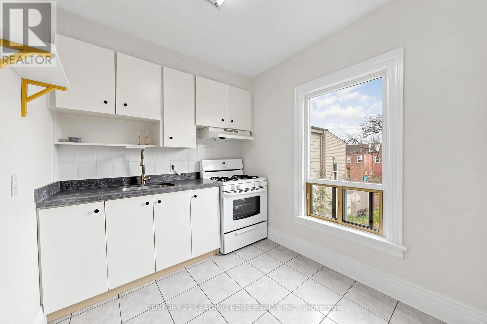 1132 DUFFERIN STREET - 9