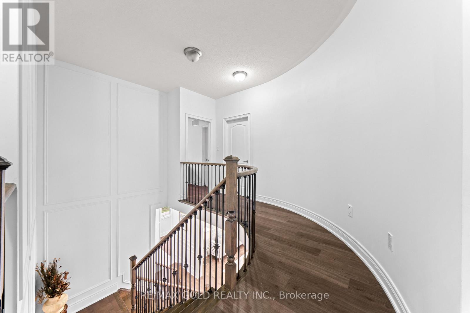 73 SQUIRE ELLIS DRIVE - 16