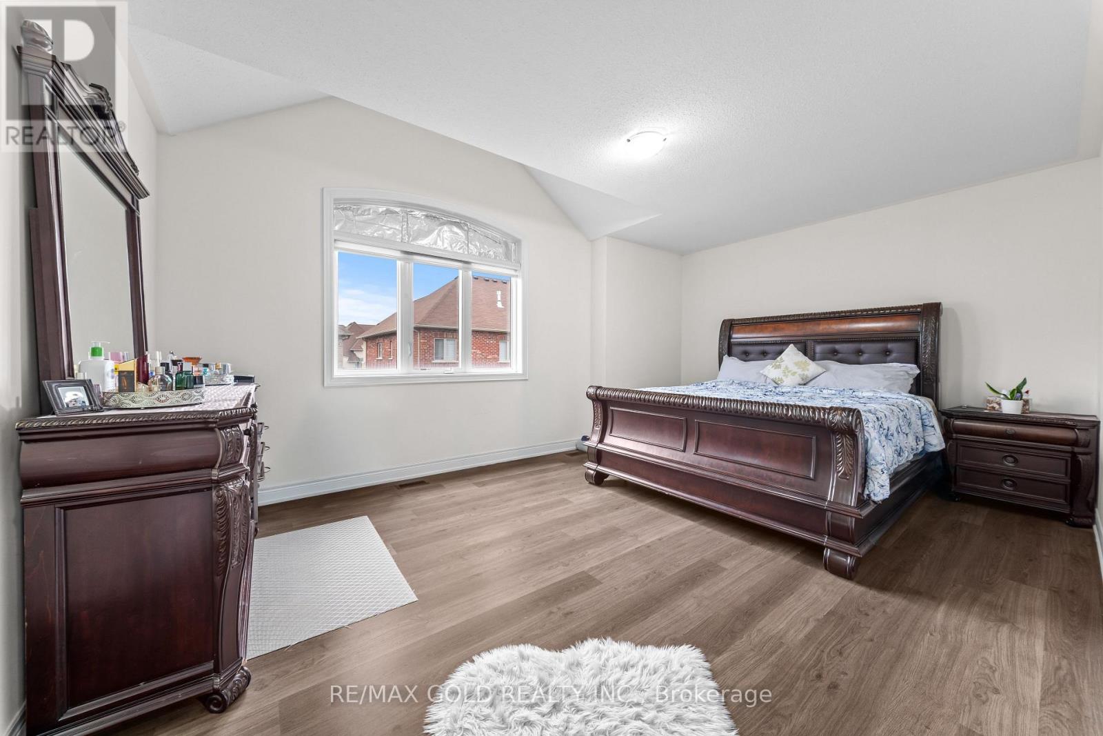 73 SQUIRE ELLIS DRIVE - 17