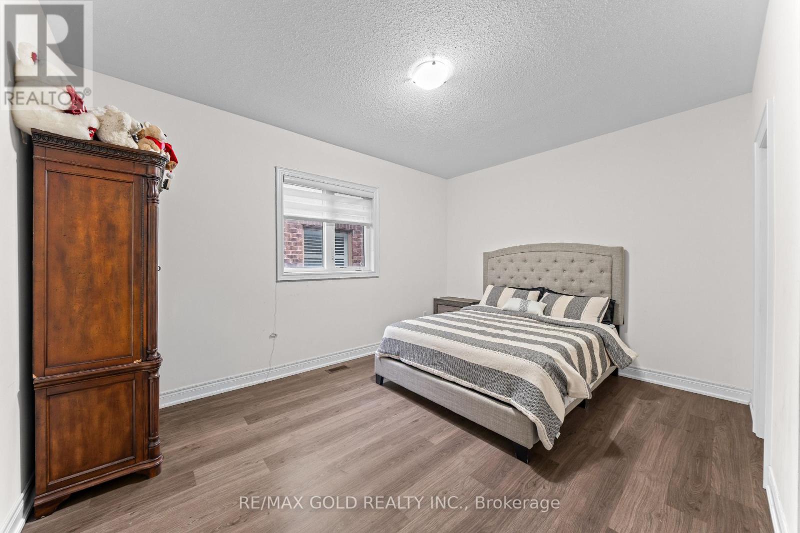 73 SQUIRE ELLIS DRIVE - 20