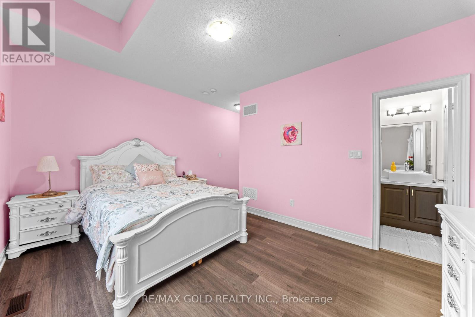 73 SQUIRE ELLIS DRIVE - 22