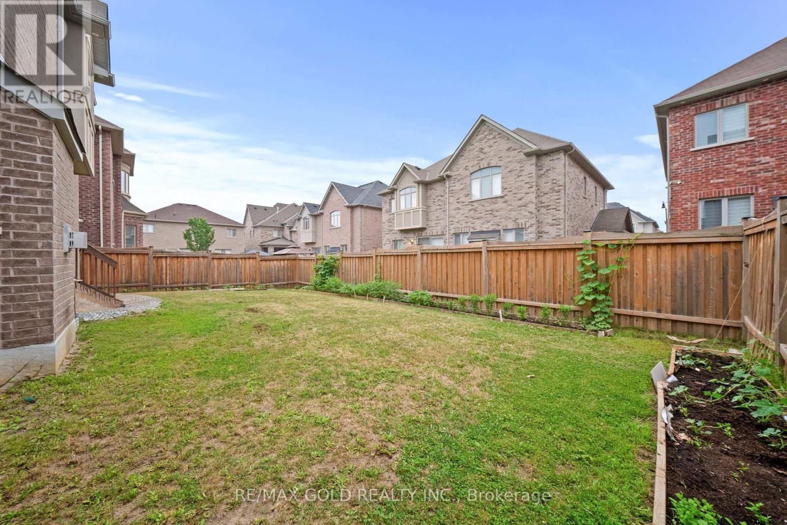 73 SQUIRE ELLIS DRIVE - 25