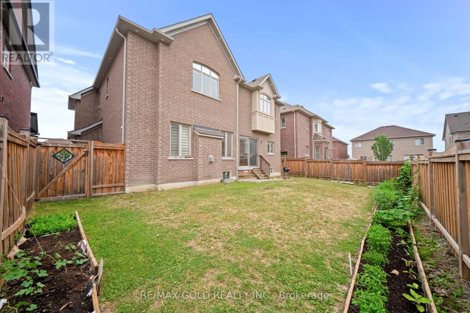73 SQUIRE ELLIS DRIVE - 26