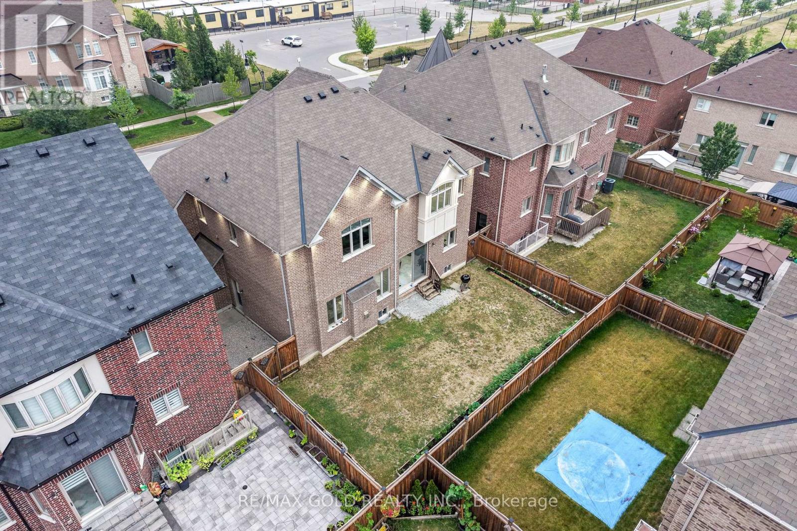 73 SQUIRE ELLIS DRIVE - 27