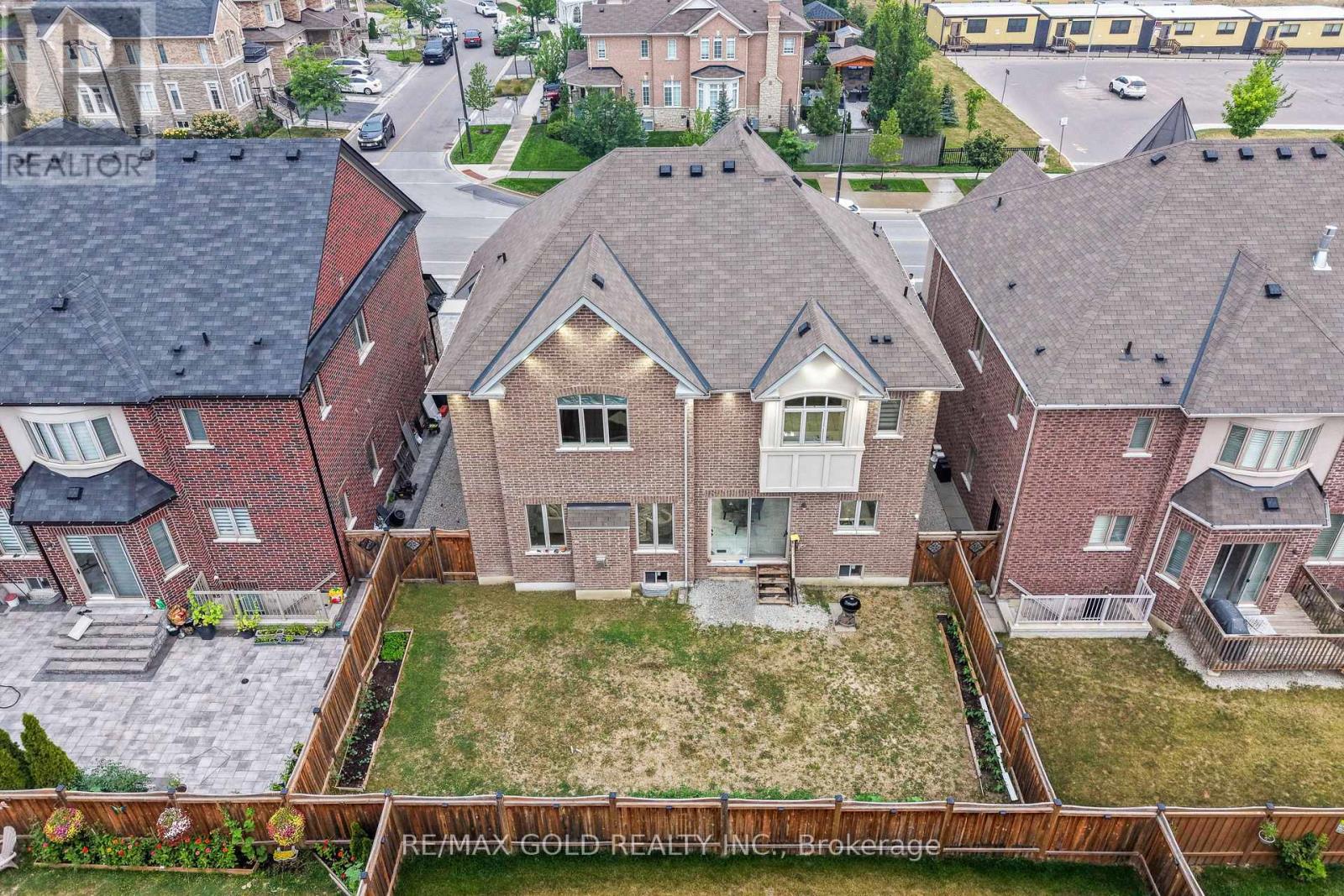 73 SQUIRE ELLIS DRIVE - 28