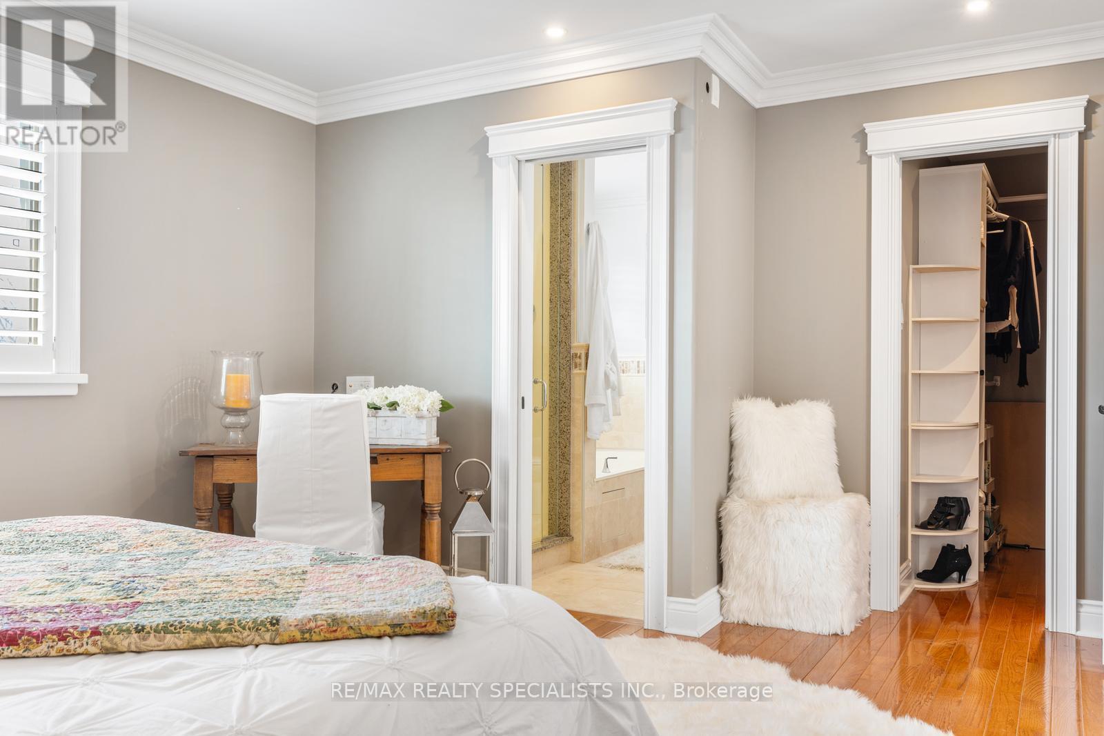 7076 GILLESPIE LANE - 23