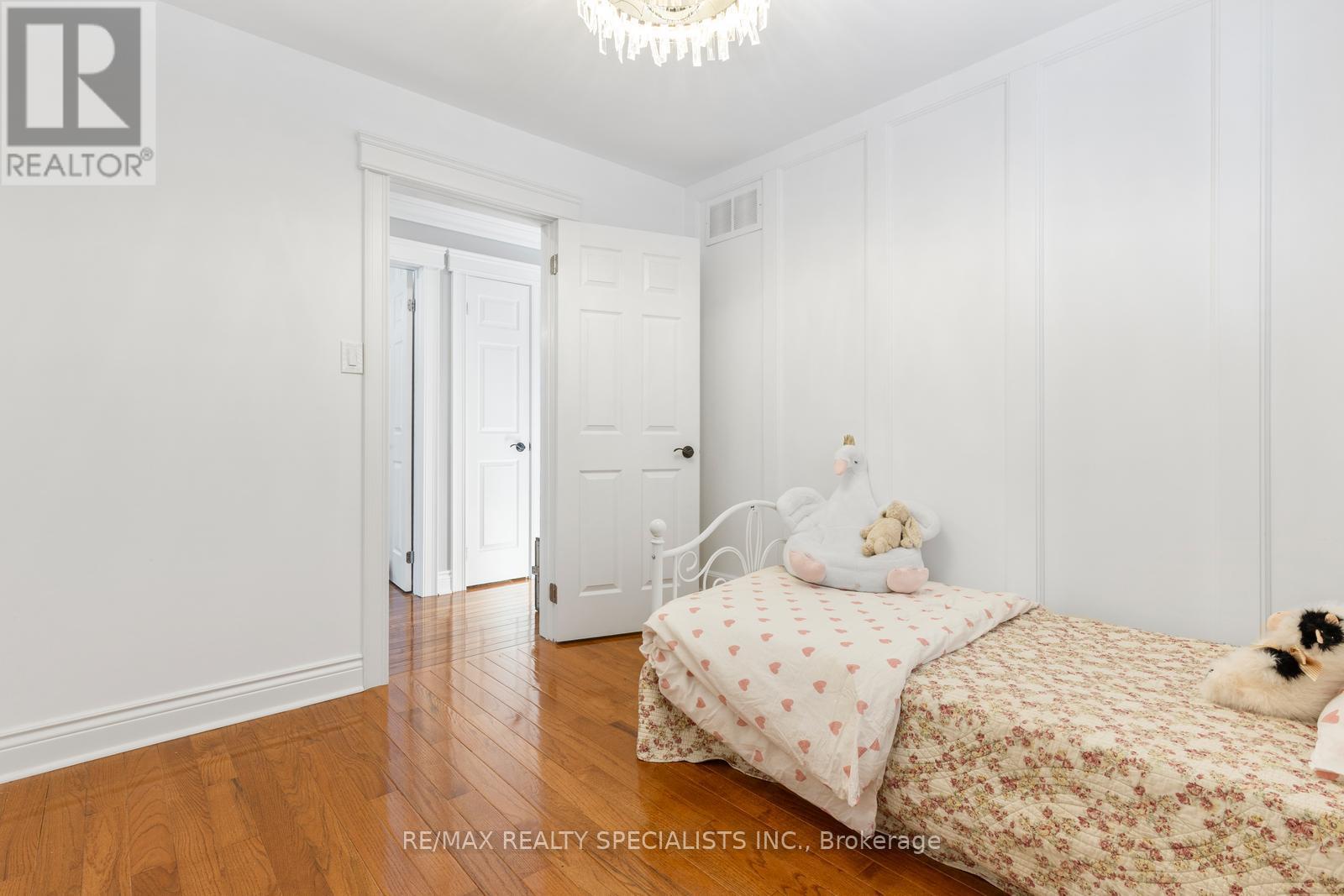 7076 GILLESPIE LANE - 33