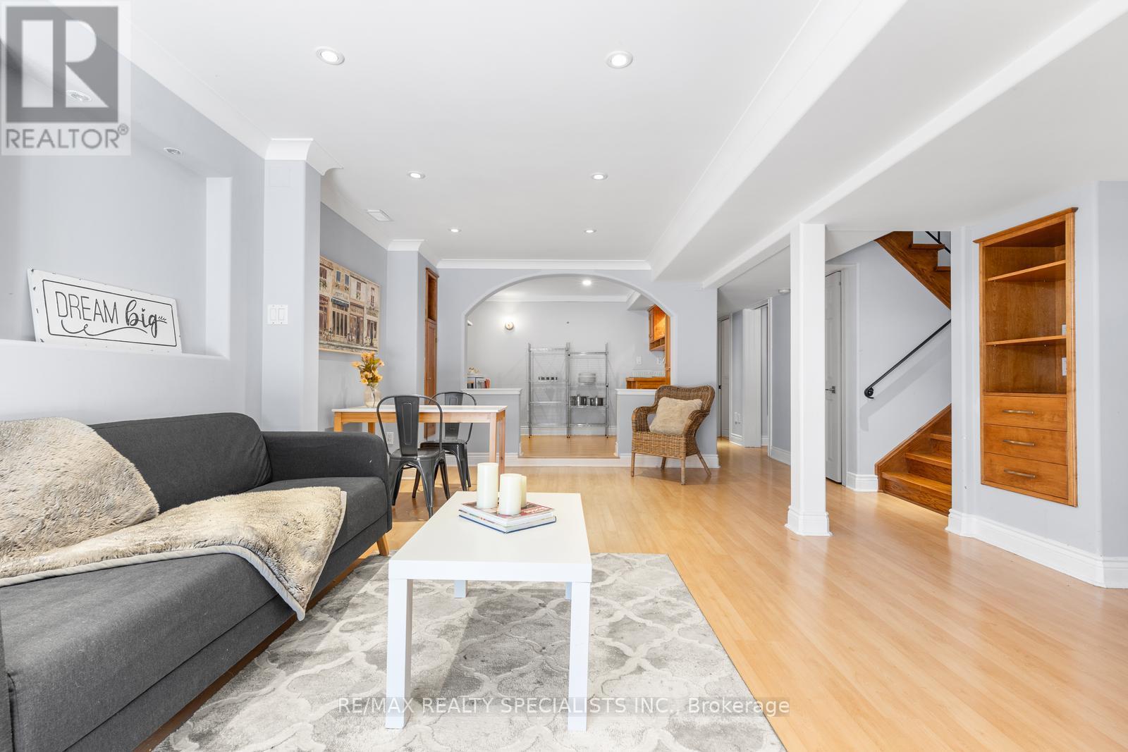 7076 GILLESPIE LANE - 36