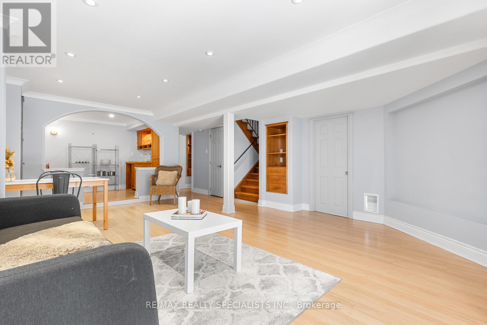 7076 GILLESPIE LANE - 37