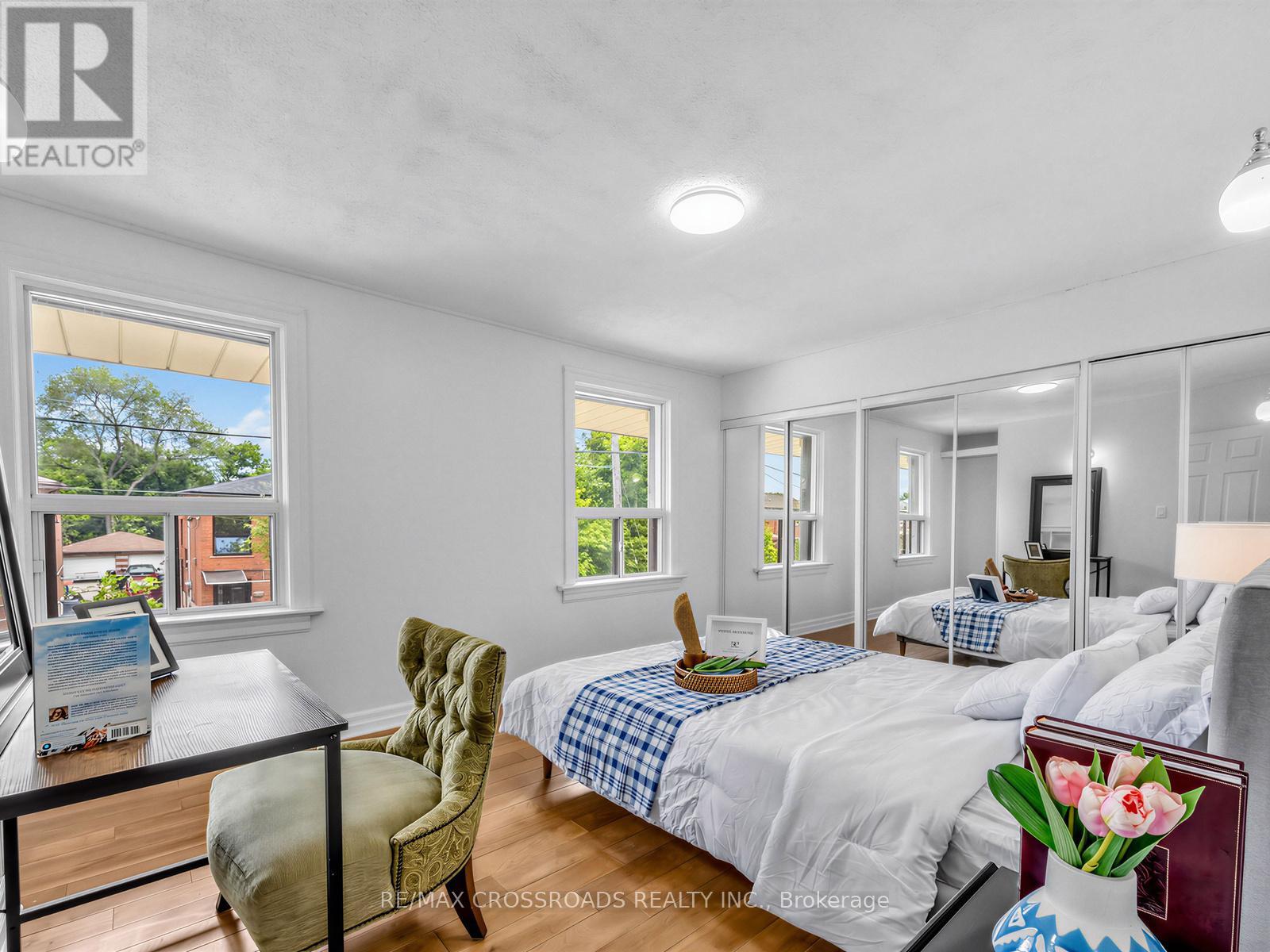 80 GRAY AVENUE - 16