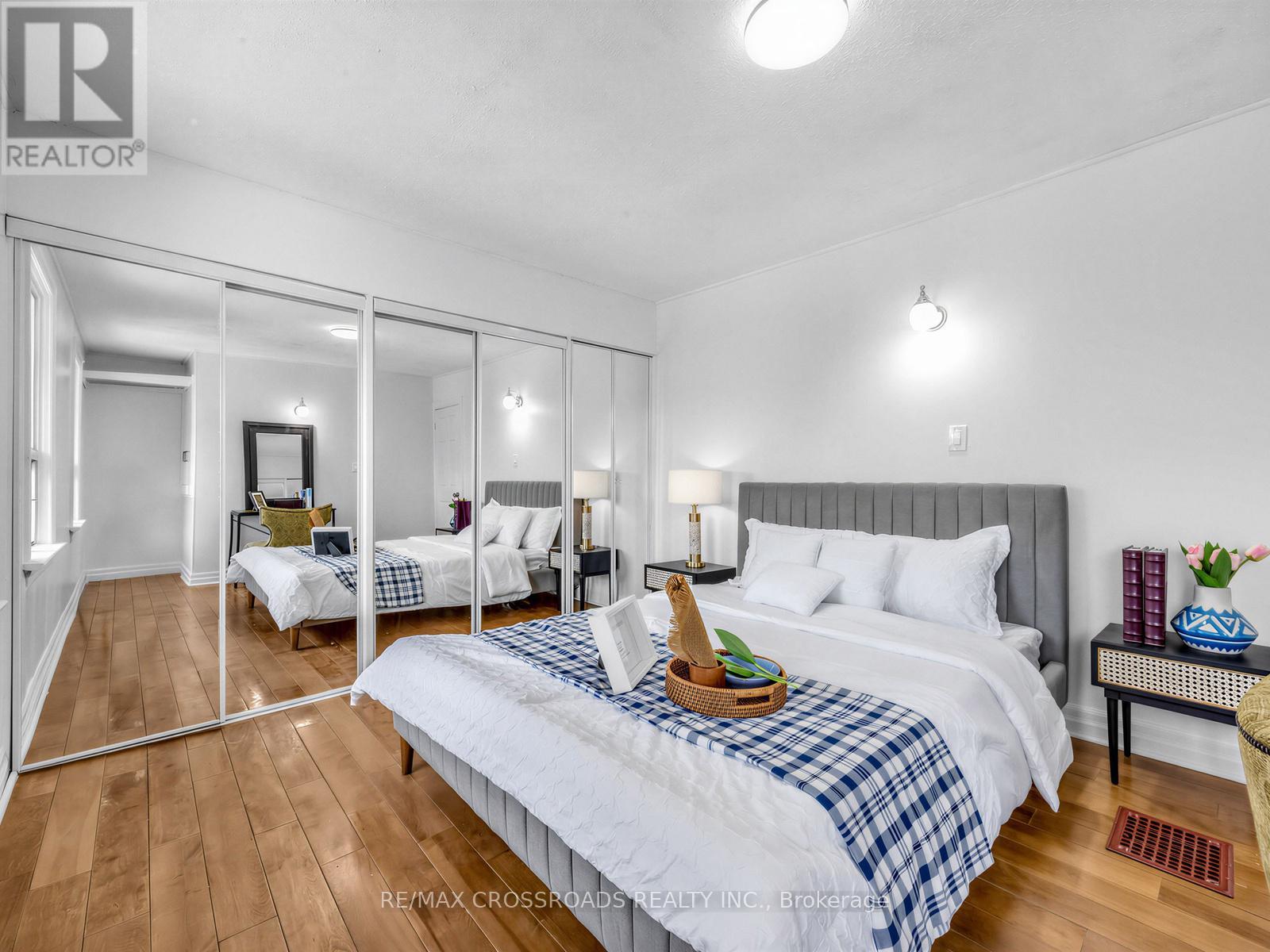 80 GRAY AVENUE - 17