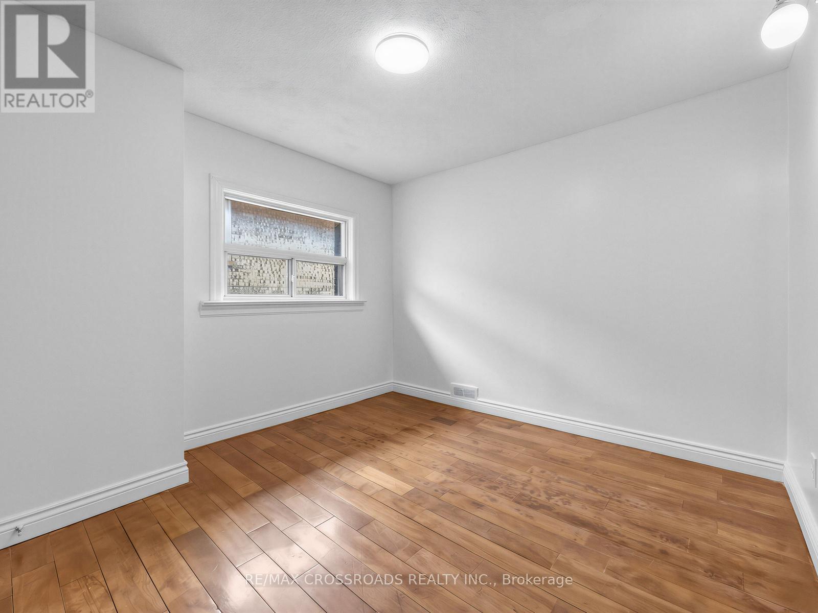 80 GRAY AVENUE - 19