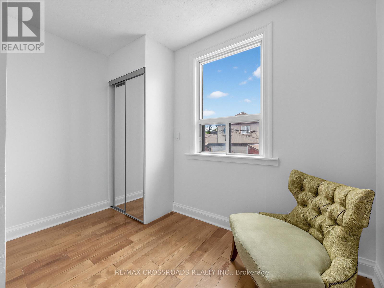 80 GRAY AVENUE - 22