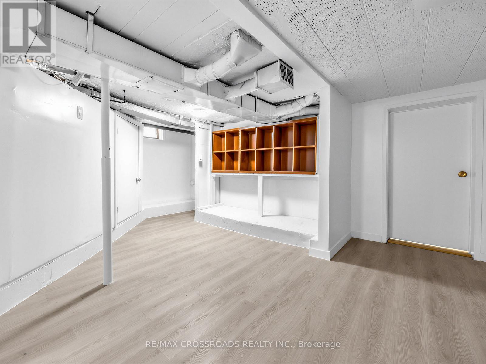 80 GRAY AVENUE - 26