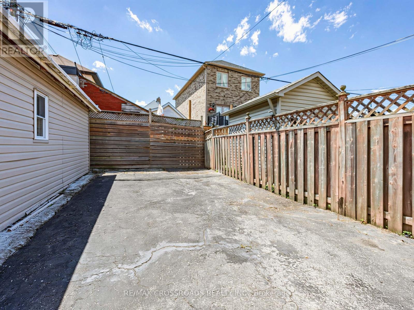 80 GRAY AVENUE - 31