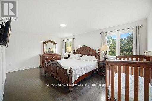 26 COUNTRY MEADOWS DRIVE - 28