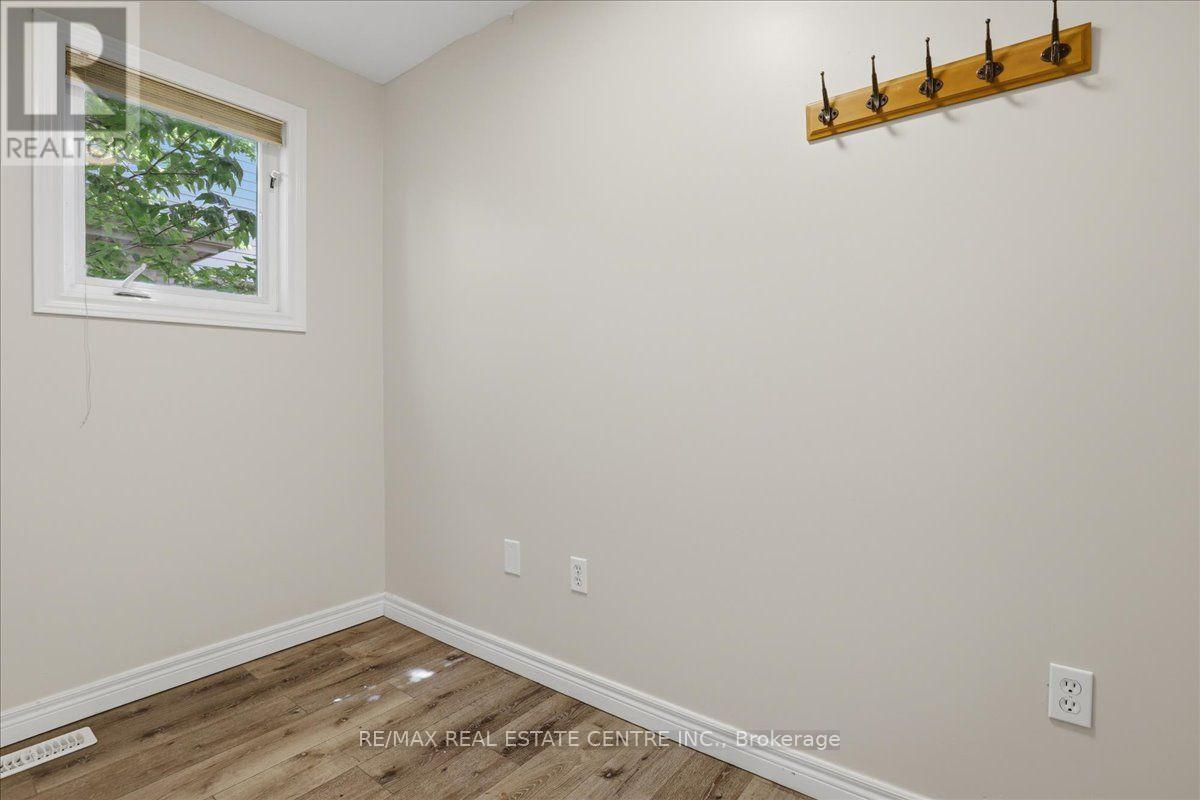 43 DECARO CRESCENT - 14