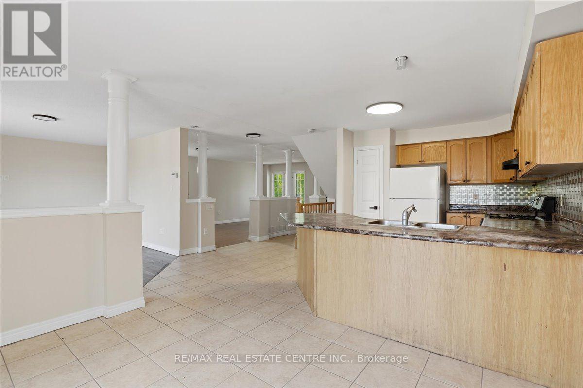 43 DECARO CRESCENT - 2