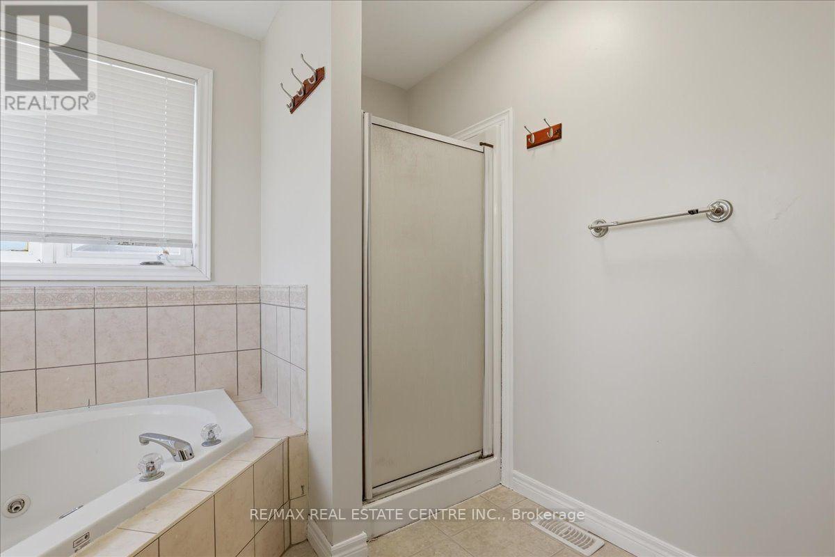 43 DECARO CRESCENT - 21