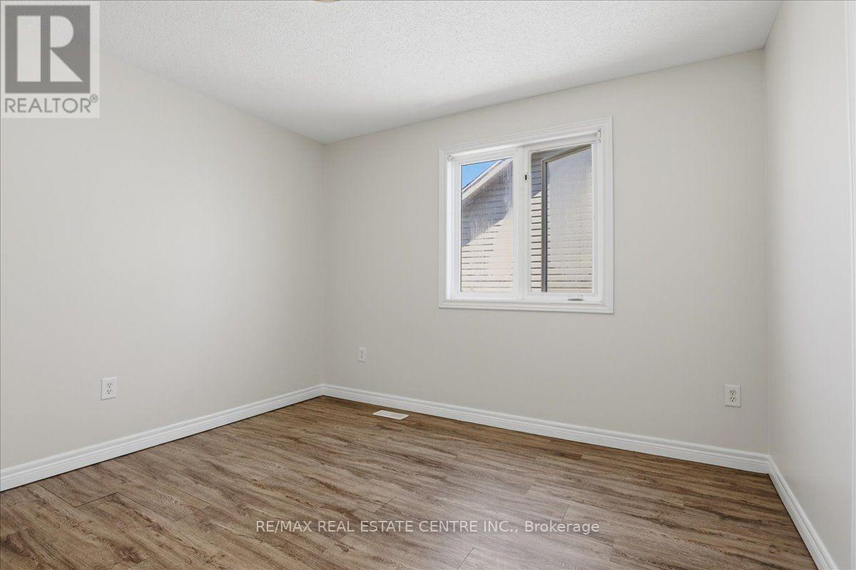 43 DECARO CRESCENT - 23