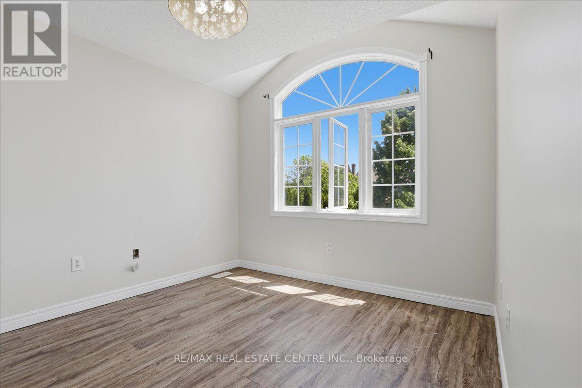 43 DECARO CRESCENT - 25