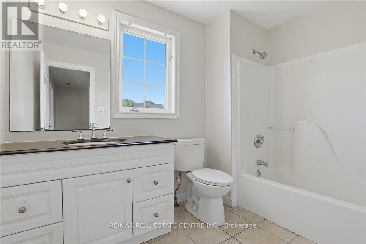 43 DECARO CRESCENT - 27