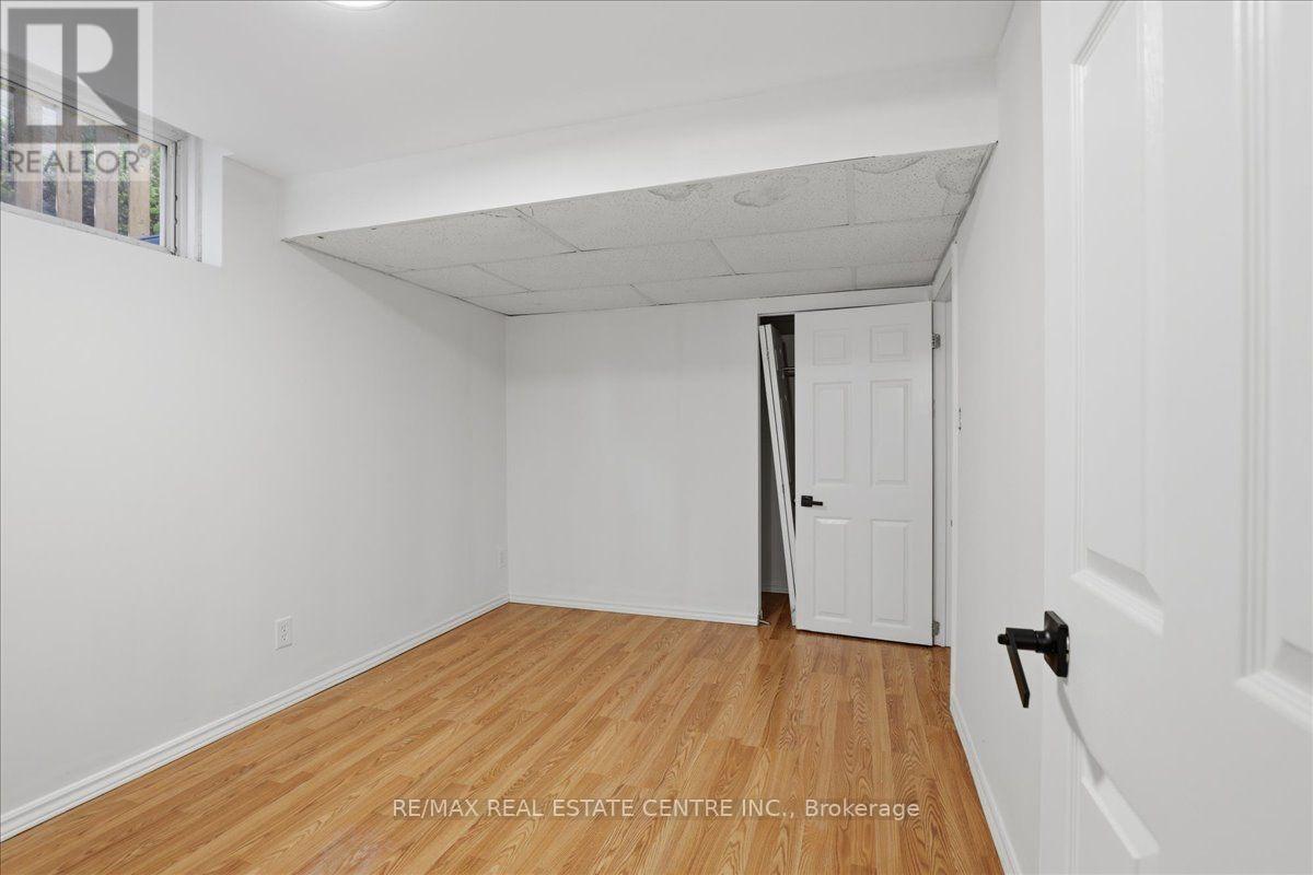 43 DECARO CRESCENT - 32